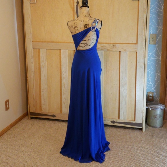 Formal gown - Picture 5 of 5